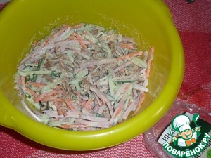 Салат с овощами, бужениной и сыром