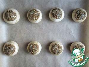 Шампиньоны, фаршированные икрой