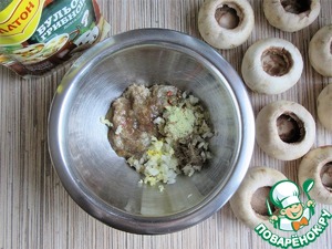 Шампиньоны, фаршированные икрой