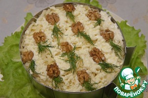 Слоёный салат из курицы с ананасами