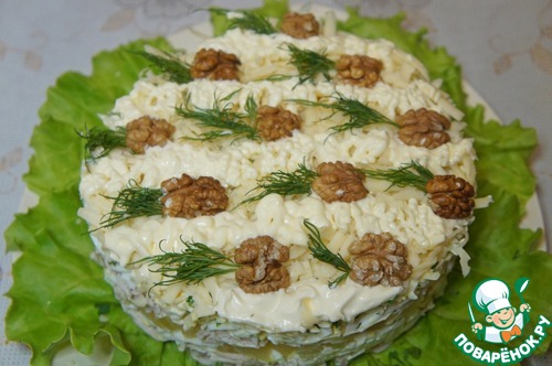 Слоёный салат из курицы с ананасами