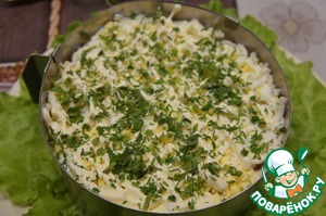 Слоёный салат из курицы с ананасами