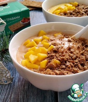 Смузи-боул с манго, клубникой и хлебцами Смузи-боул с манго, клубникой и хлебцами