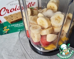 Смузи-боул с манго, клубникой и хлебцами Смузи-боул с манго, клубникой и хлебцами