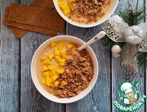 Смузи-боул с манго, клубникой и хлебцами Смузи-боул с манго, клубникой и хлебцами