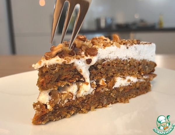 Сочный морковный торт с орехами