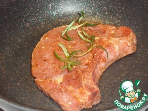 Свинина с гранатом и розмарином