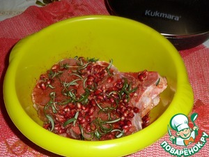 Свинина с гранатом и розмарином