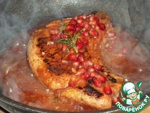 Свинина с гранатом и розмарином