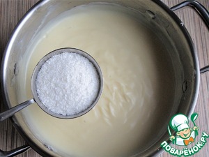 Торт "Медовик" с кокосовым кремом