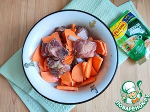 Тушеный батат с уткой и чесноком