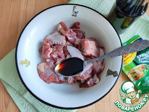 Тушеный батат с уткой и чесноком