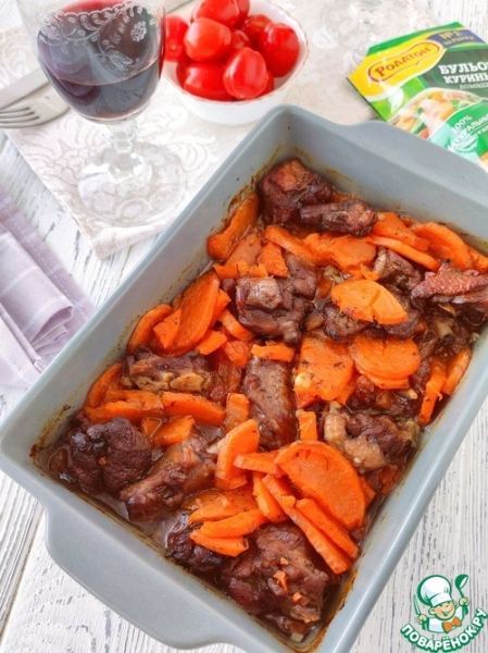 Тушеный батат с уткой и чесноком