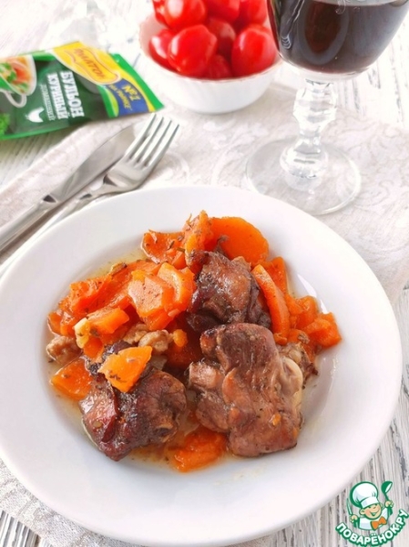 Тушеный батат с уткой и чесноком