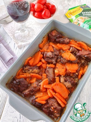 Тушеный батат с уткой и чесноком