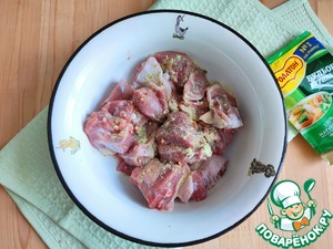 Тушеный батат с уткой и чесноком