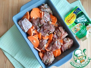 Тушеный батат с уткой и чесноком