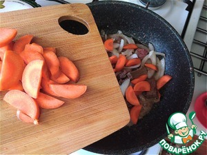 Тушёная говядина с грибами, горошком, картофелем