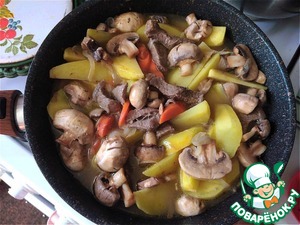 Тушёная говядина с грибами, горошком, картофелем