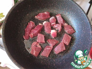 Тушёная говядина с грибами, горошком, картофелем