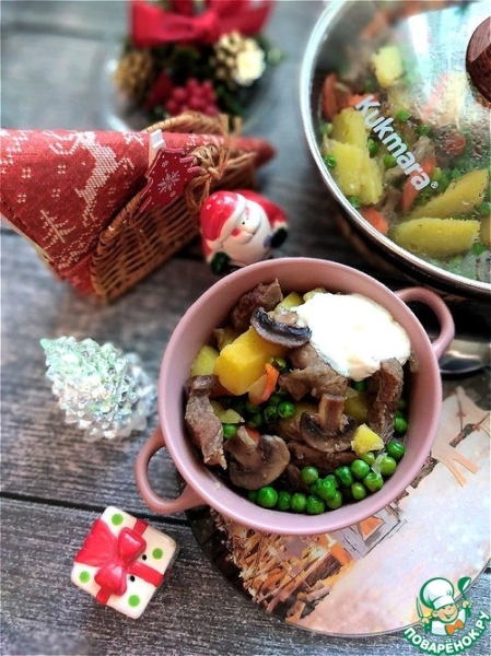 Тушёная говядина с грибами, горошком, картофелем
