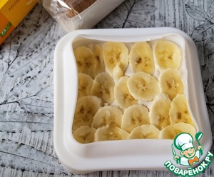 Творожный десерт с финиками и бананом Творожный десерт с финиками и бананом