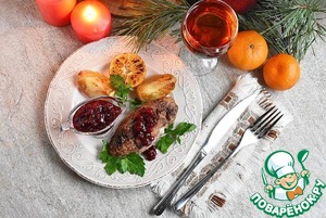 Утиная грудка с брусничным соусом Утиная грудка с брусничным соусом
