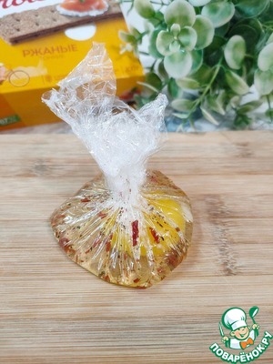 Зелёный тартар с яйцом пашот