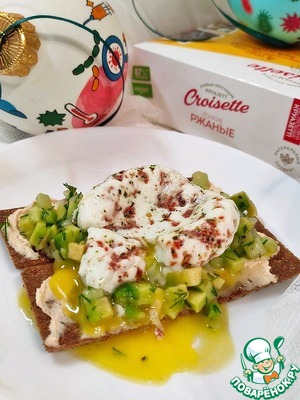 Зелёный тартар с яйцом пашот