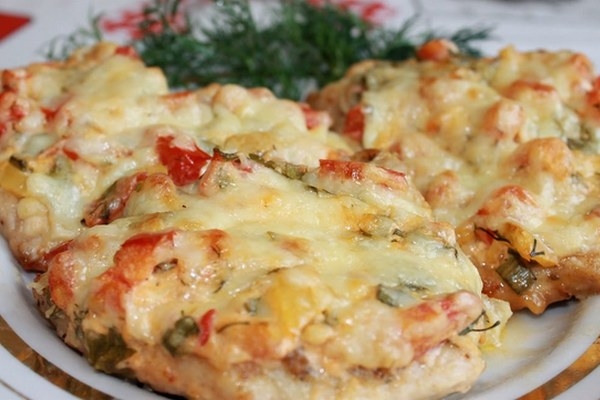 Сочная куриная грудка под шубой в духовке