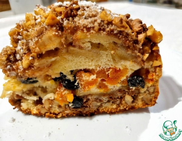 Пирог с сухофруктами и яблоками