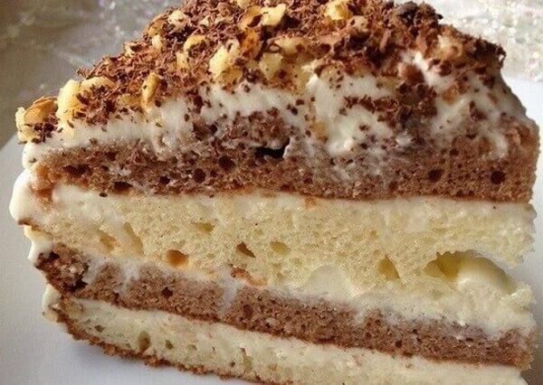 Двухцветный сметанник с орехами Двухцветный сметанник с орехами