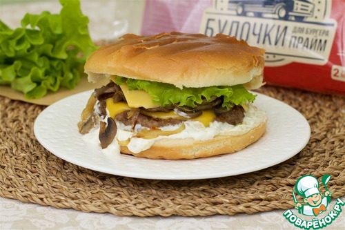 Бургер с грибами и соусом Бургер с грибами и соусом