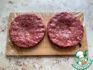 Бургер с грибами и соусом Бургер с грибами и соусом