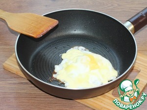 Бургер с котлетой и брусничным соусом Бургер с котлетой и брусничным соусом