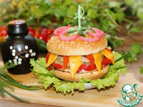 Бургер с котлетой и брусничным соусом Бургер с котлетой и брусничным соусом