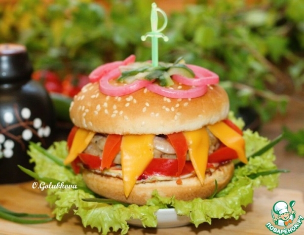 Бургер с котлетой и брусничным соусом Бургер с котлетой и брусничным соусом