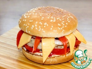 Бургер с котлетой и брусничным соусом Бургер с котлетой и брусничным соусом