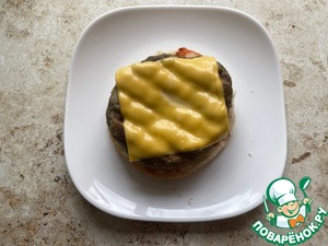 Бургер с котлетой и зеленым луком Бургер с котлетой и зеленым луком