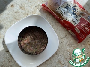 Бургер с котлетой и зеленым луком Бургер с котлетой и зеленым луком