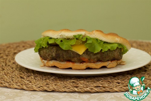 Бургер с котлетой и зеленым луком Бургер с котлетой и зеленым луком