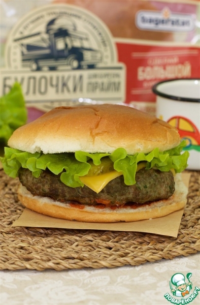 Бургер с котлетой и зеленым луком Бургер с котлетой и зеленым луком