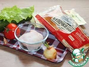 Бургер с куриной котлетой и овощами