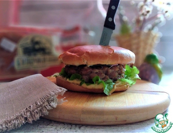 Бургер с рубленной котлетой из индейки