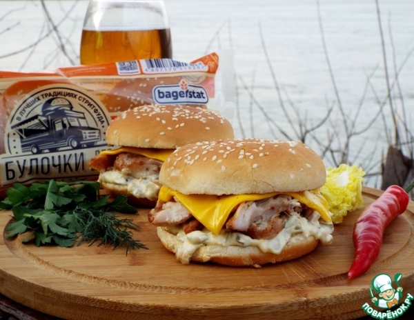 Чизбургер с "рваной" курицей-гриль Чизбургер с "рваной" курицей-гриль