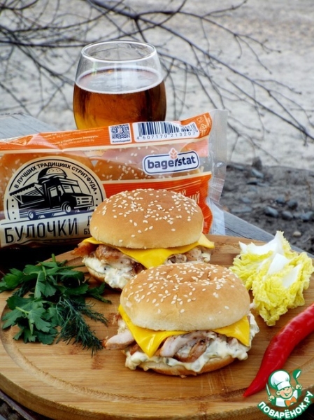 Чизбургер с "рваной" курицей-гриль Чизбургер с "рваной" курицей-гриль