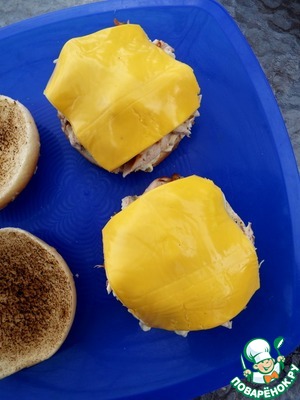 Чизбургер с "рваной" курицей-гриль Чизбургер с "рваной" курицей-гриль