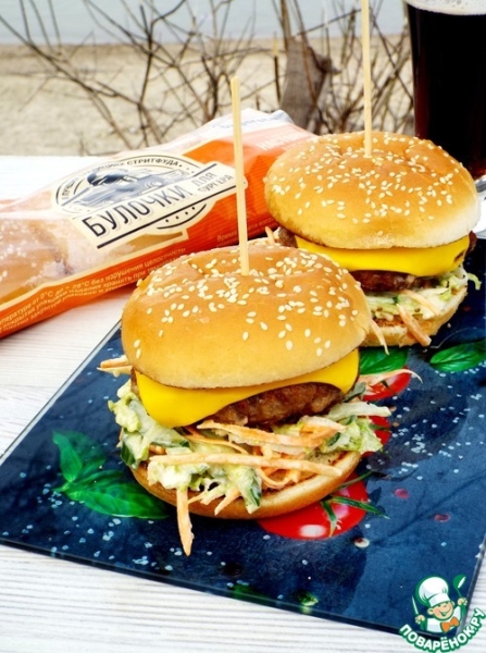 Чизбургер с сочным салатом Чизбургер с сочным салатом