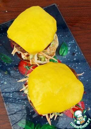 Чизбургер с сочным салатом Чизбургер с сочным салатом