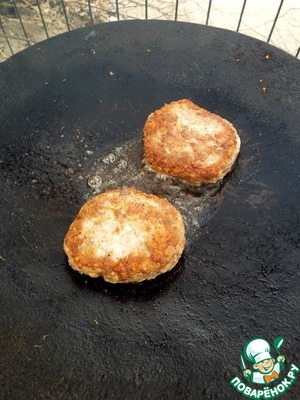 Чизбургер с сочным салатом Чизбургер с сочным салатом